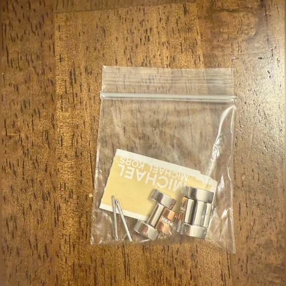 Michael Kors silver watch - Picture 3 of 4